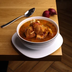 Ciorbă de fasole boabe cu ciolan afumat