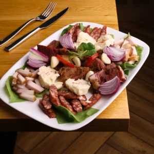 Platou cu bucate româneşti